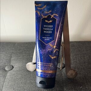 Bath & Body Works Wicked Vanilla Woods Body Cream - Midnight Blue